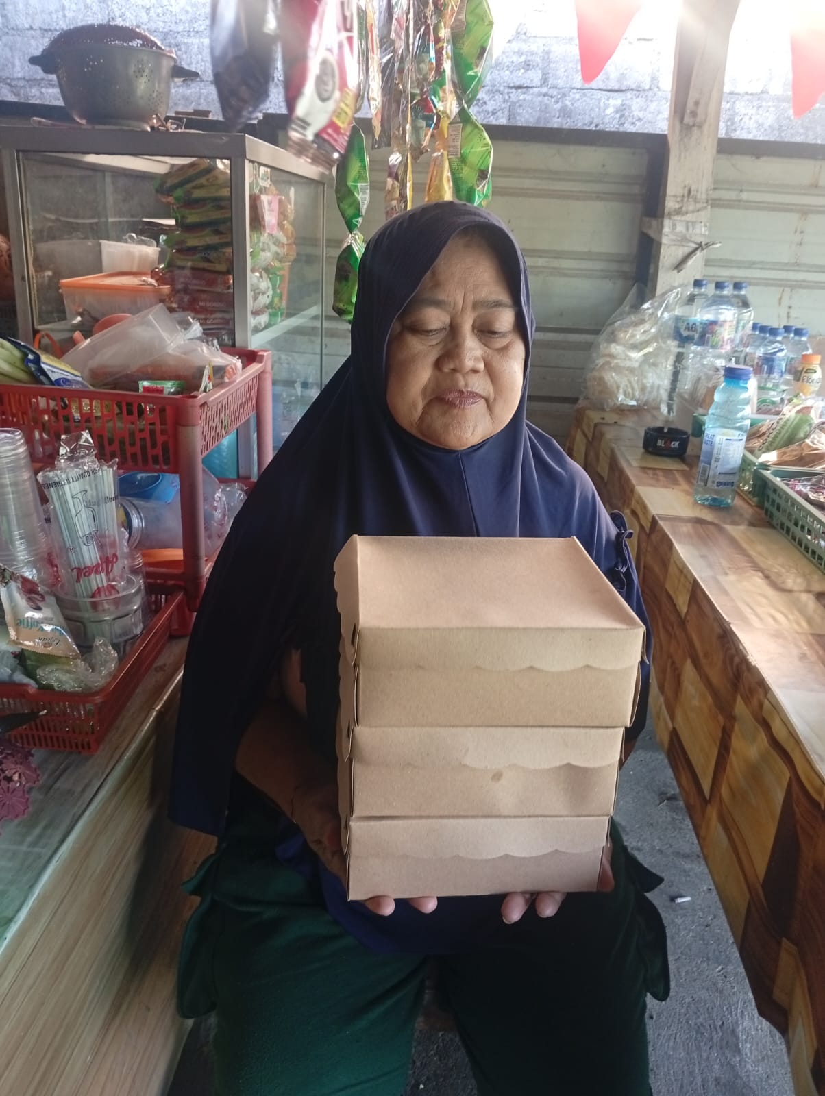 Penyaluran paket kepada warga
