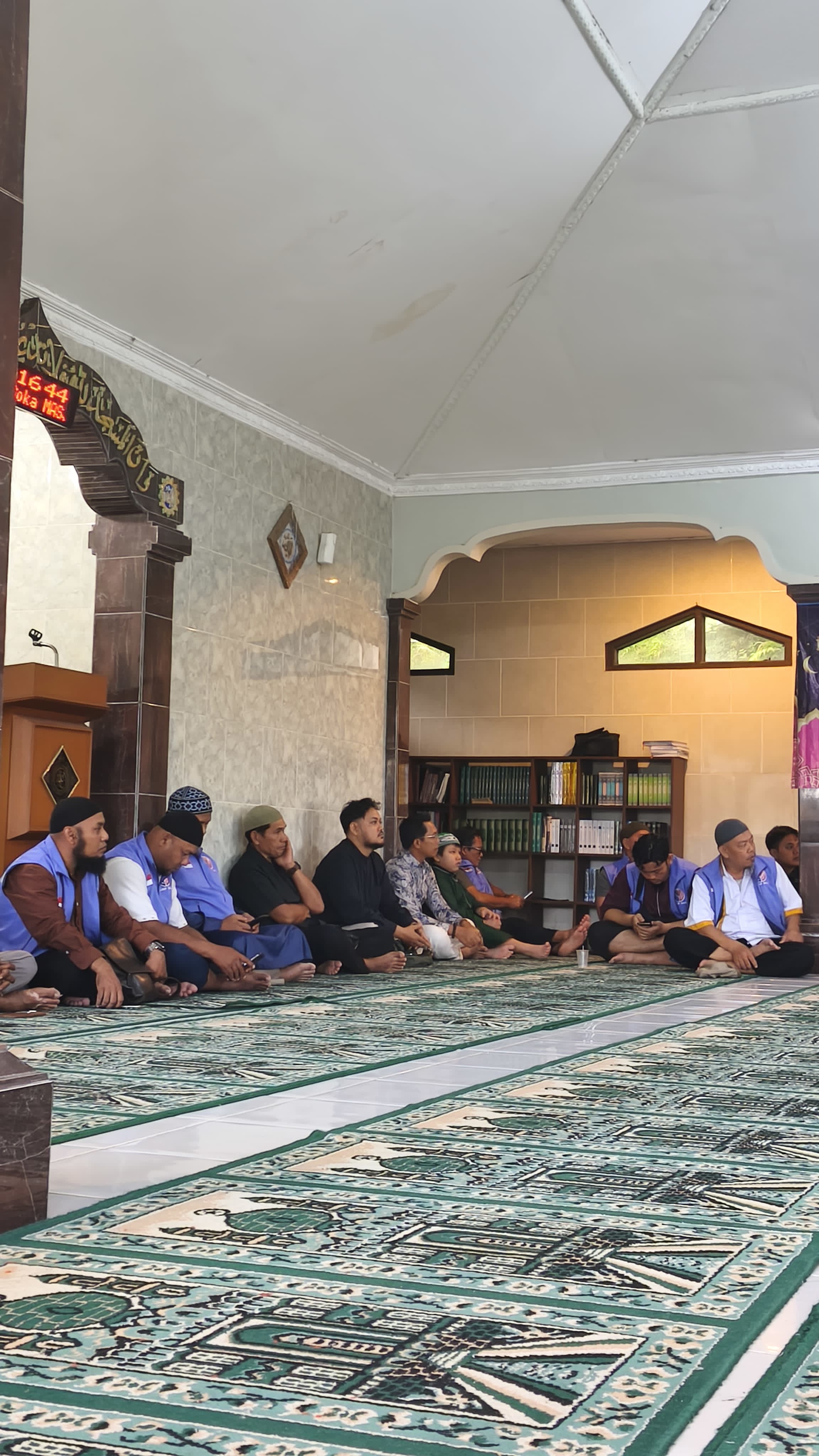Sesi foto bersama tokoh masyarakat